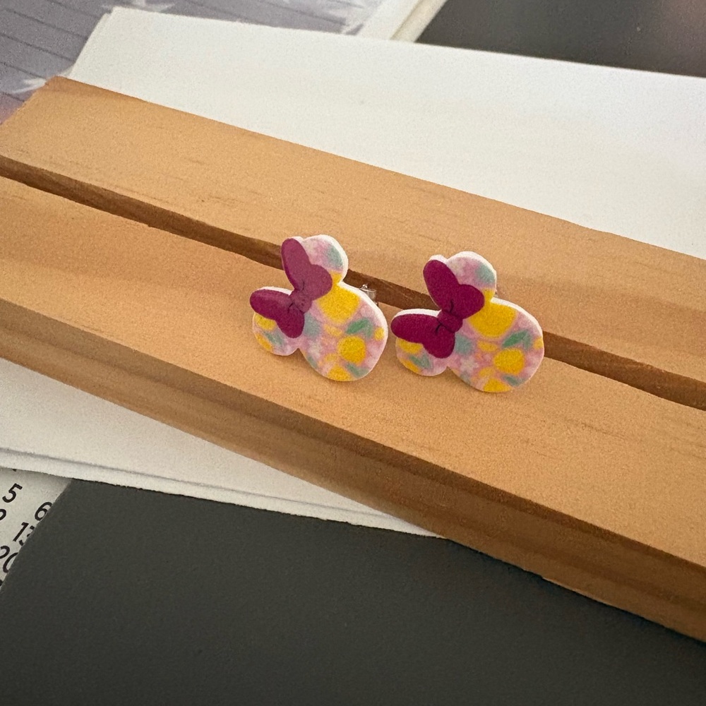 Minnie Mouse Violet Lemonade Earrings